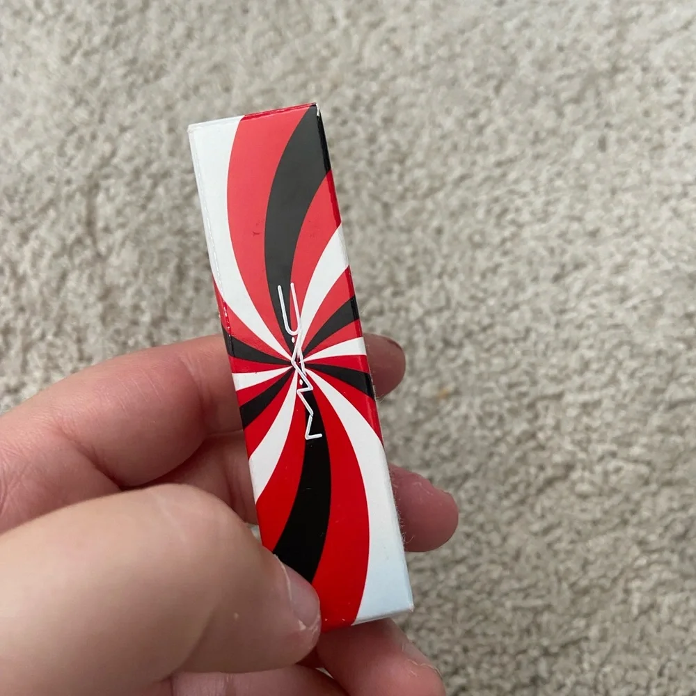 COPY - COPY - MAC Cosmetics Say the Magic Word Lipstick NIB - Picture 1 of 3